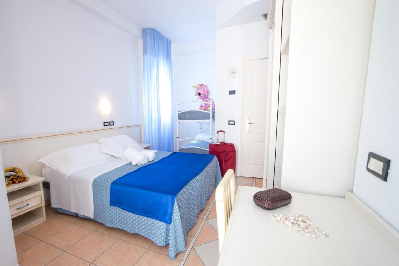 Hotel Elite Cattolica Exterior foto